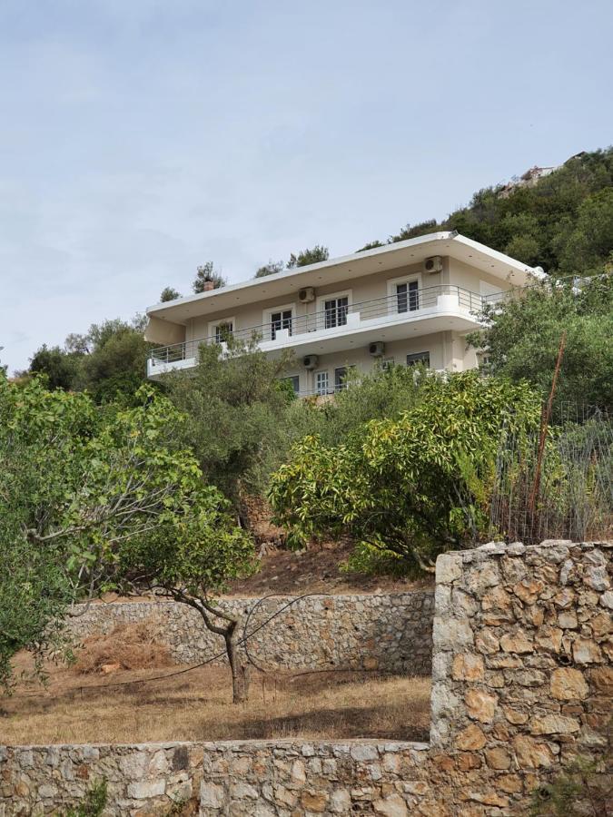 Bodini'S Rooms Himare Bagian luar foto