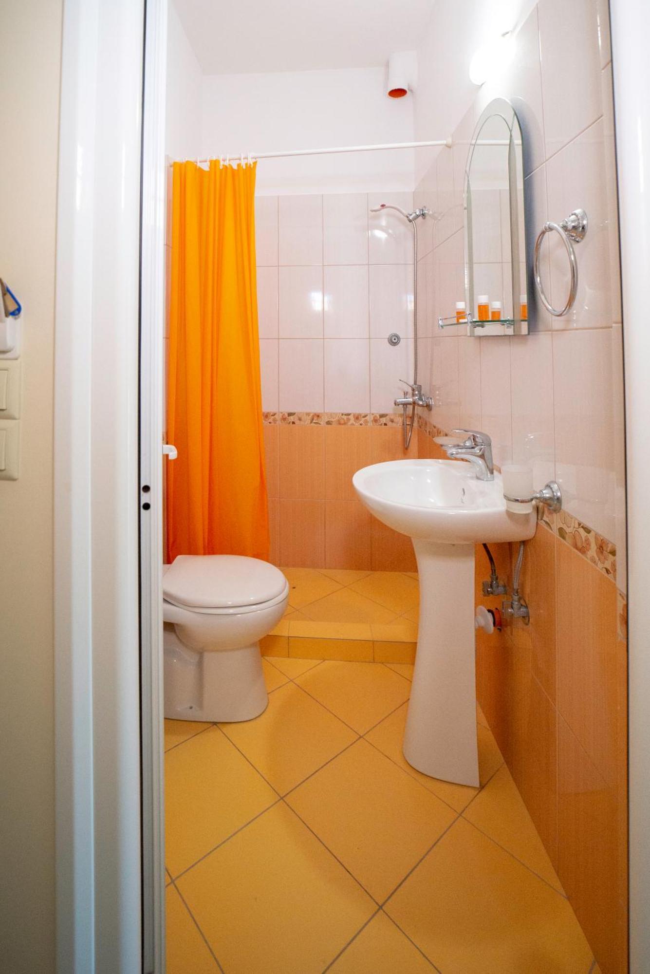 Bodini'S Rooms Himare Bagian luar foto