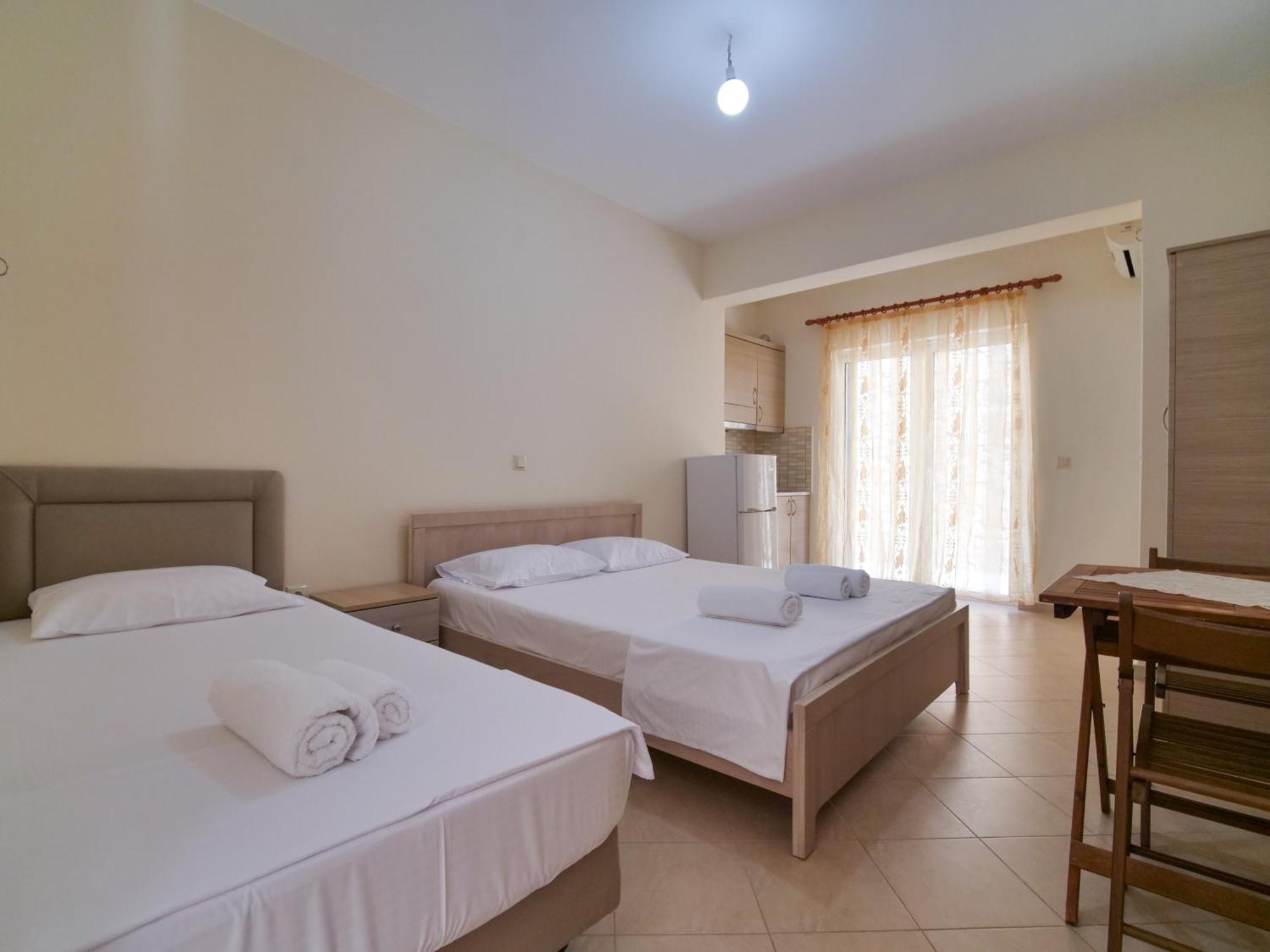 Bodini'S Rooms Himare Bagian luar foto