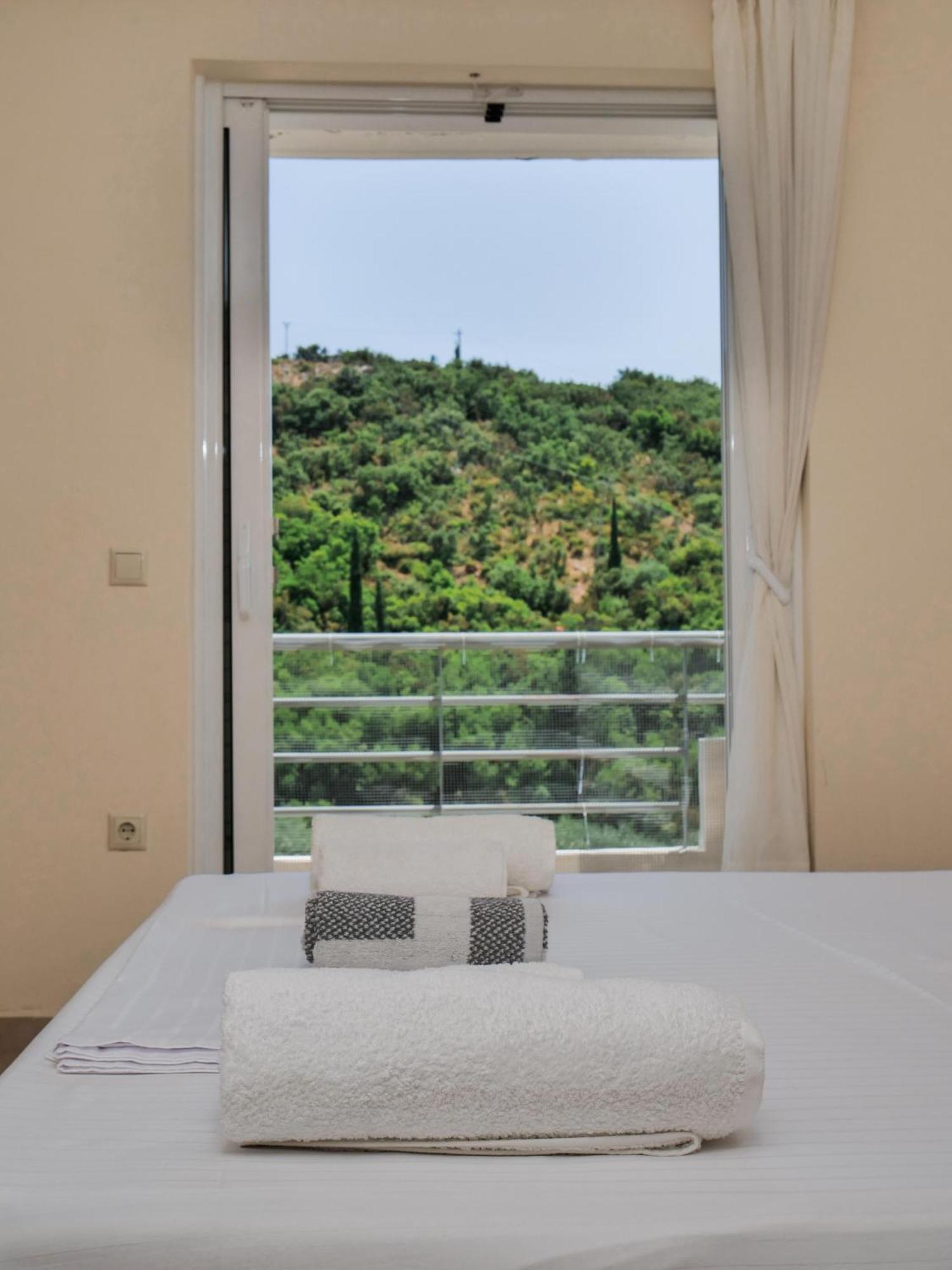 Bodini'S Rooms Himare Bagian luar foto